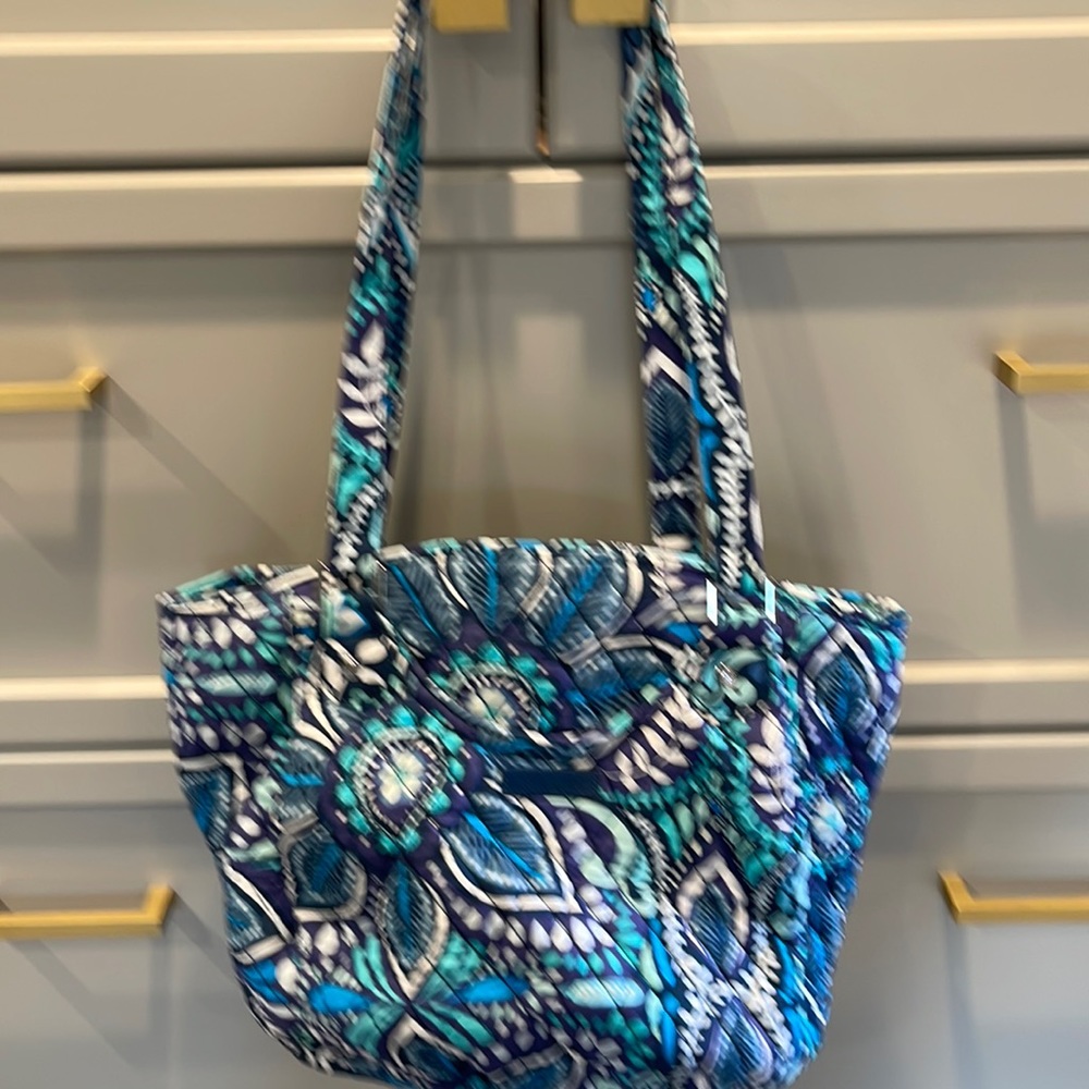Gently used to Vera Bradley shoulder bag
